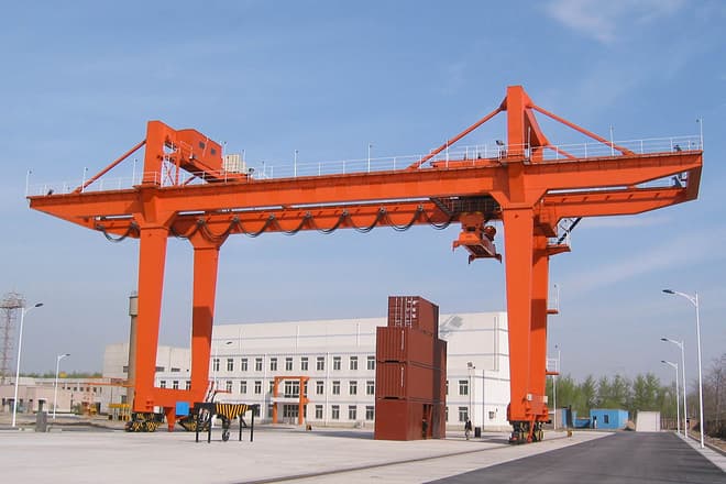 雙梁U型門(mén)式起重機